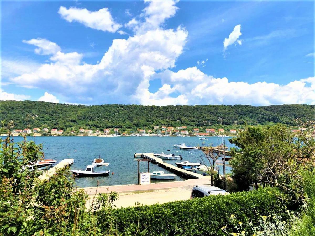 Apartments With Boat Mooring Marija Supetarska Draga Buitenkant foto